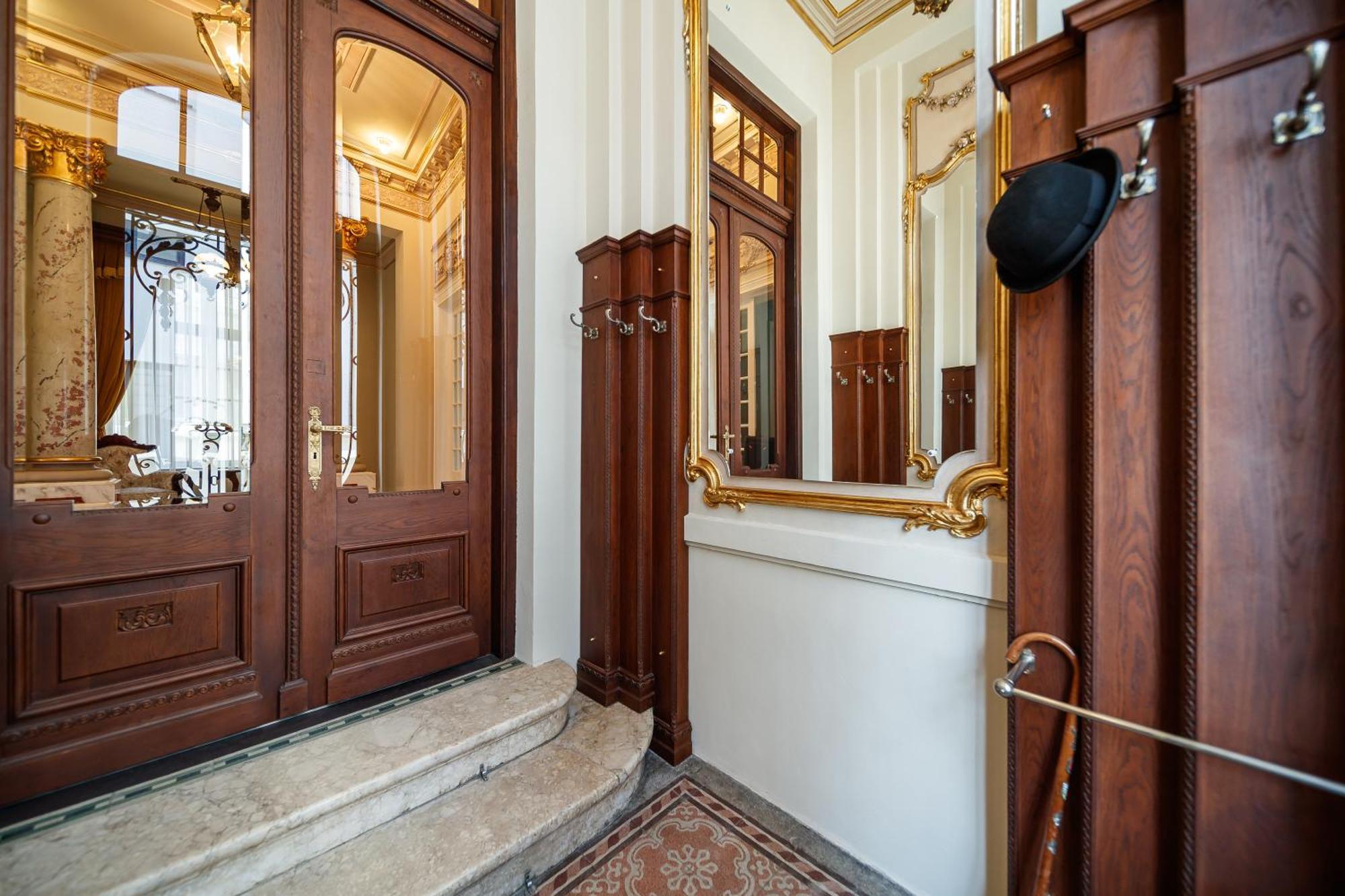 Templum Clava Hotell Bukarest Exteriör bild
