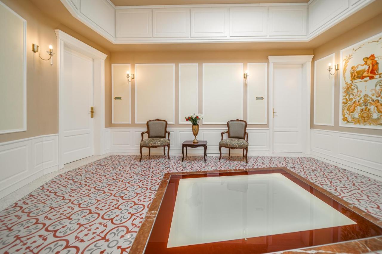 Templum Clava Hotell Bukarest Exteriör bild