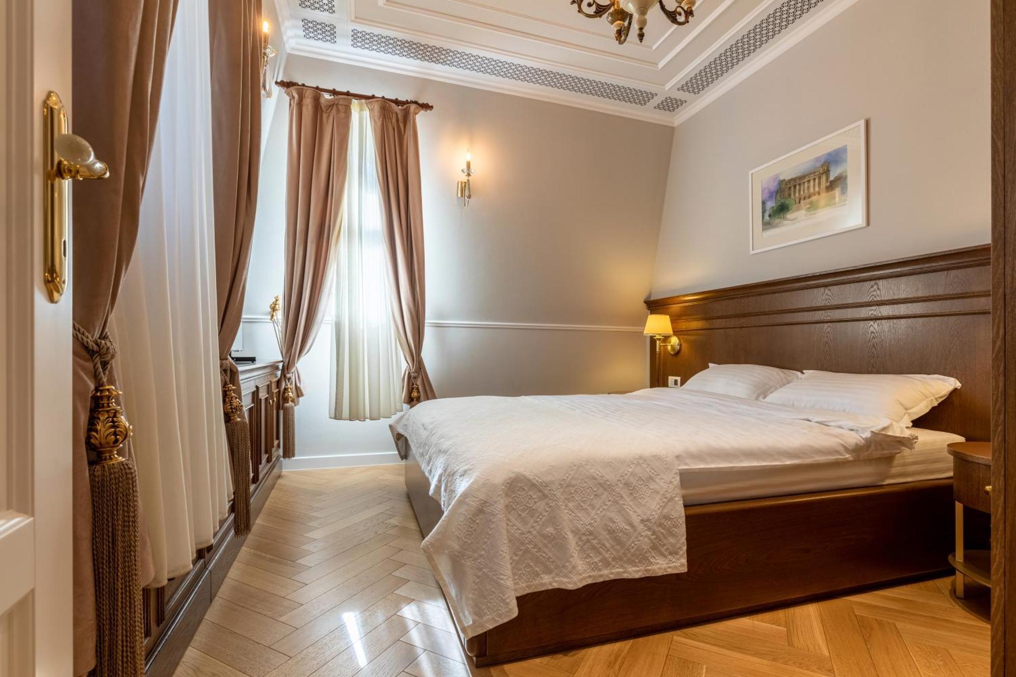 Templum Clava Hotell Bukarest Exteriör bild