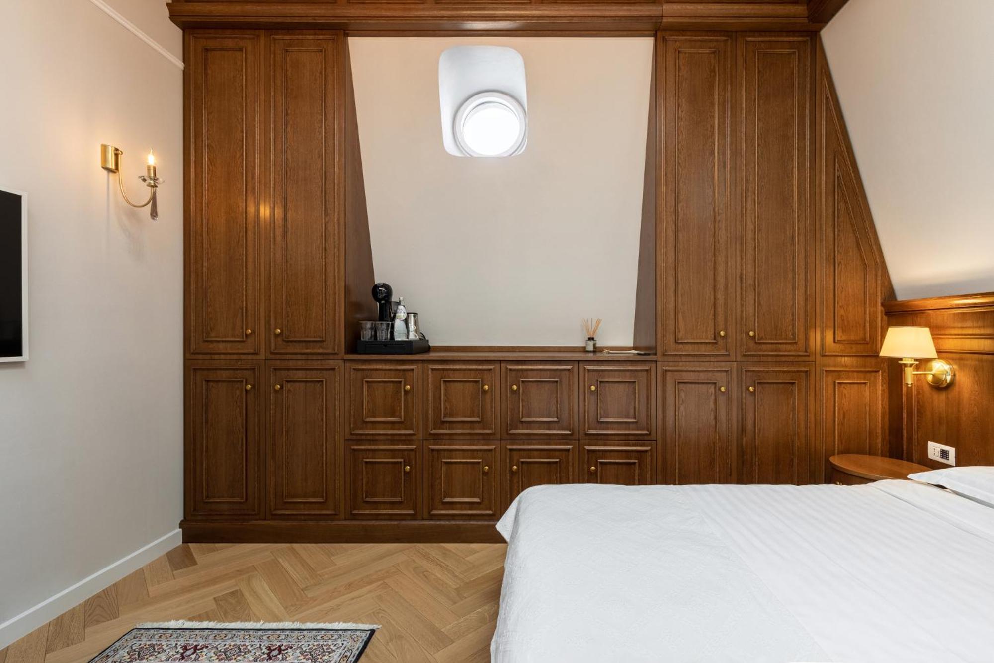 Templum Clava Hotell Bukarest Exteriör bild