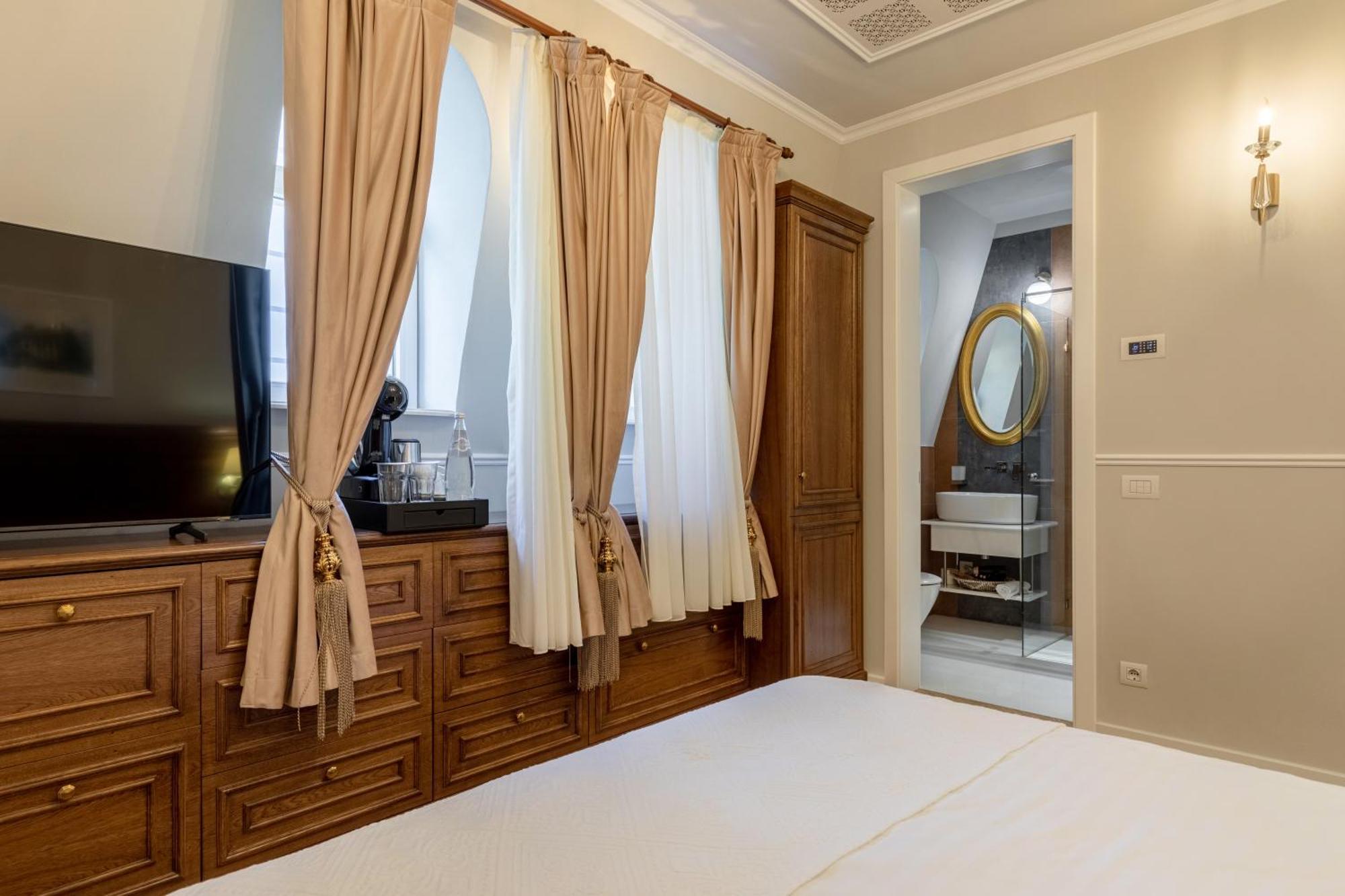 Templum Clava Hotell Bukarest Exteriör bild